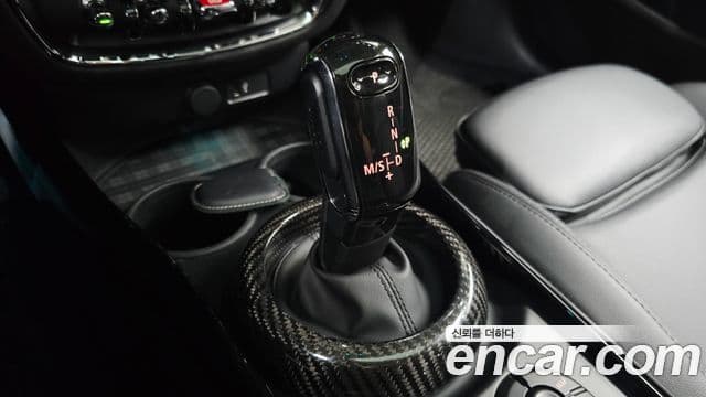 Mini Cooper Clubman 2019 — Фото 7/20