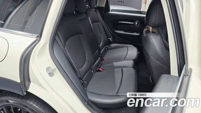 Mini Cooper Clubman 2019 — Фото 11/20