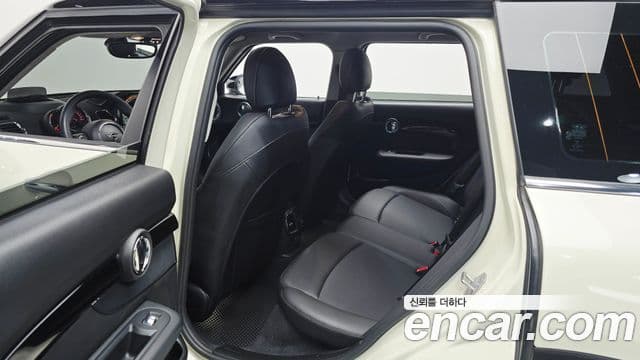 Mini Cooper Clubman 2019 — Фото 17/20