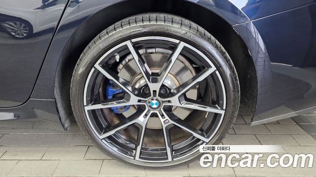 BMW 8 Series 2021 — Photo 3/31