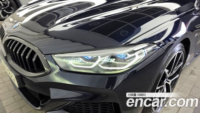 BMW 8 Series 2021 — Photo 12/31