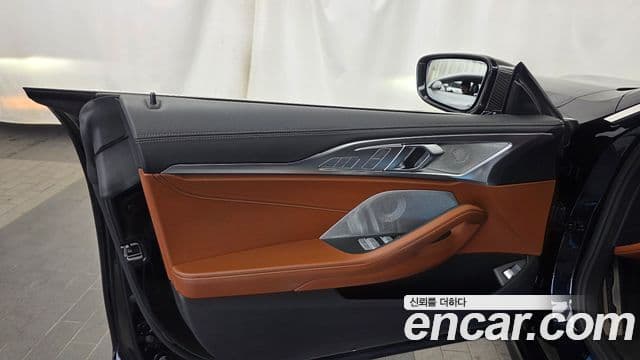 BMW 8 Series 2021 — Photo 25/31