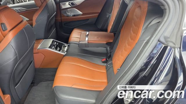 BMW 8 Series 2021 — Photo 10/31
