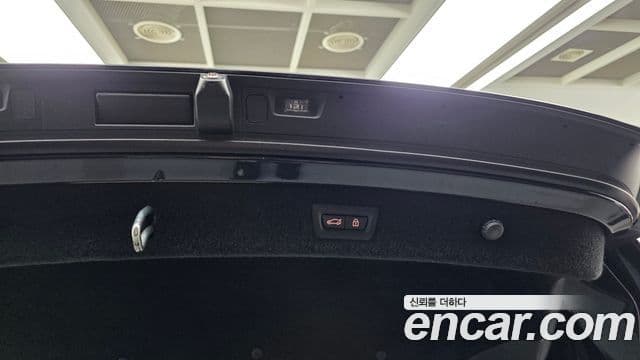 BMW 8 Series 2021 — Photo 21/31