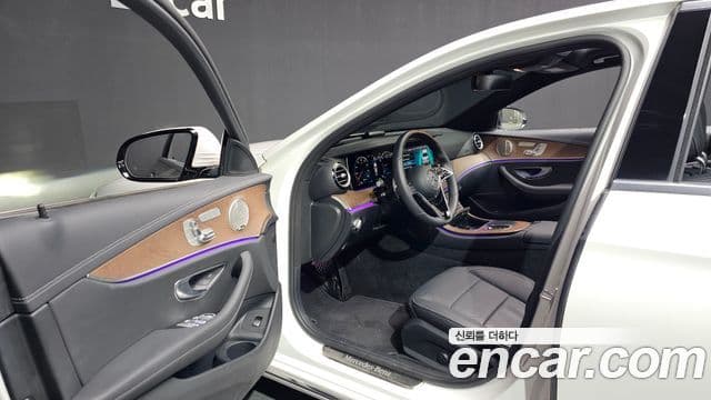 Mercedes-Benz E-Class 2023 — Şəkil 10/20