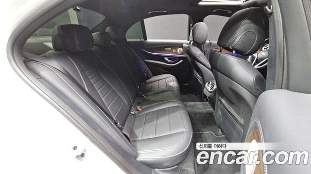 Mercedes-Benz E-Class 2023 — Şəkil 11/20