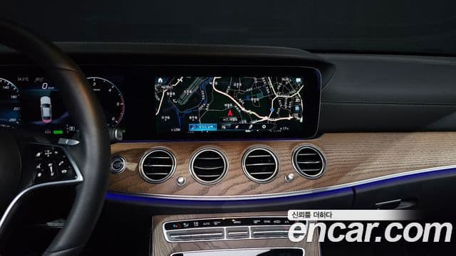 Mercedes-Benz E-Class 2023 — Şəkil 13/20