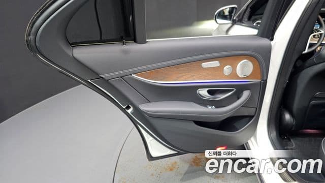Mercedes-Benz E-Class 2023 — Şəkil 7/28