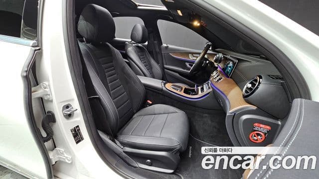 Mercedes-Benz E-Class 2023 — Şəkil 24/28