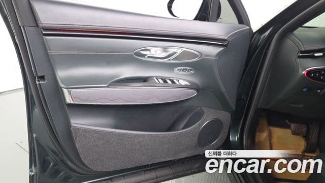 Genesis GV70 2021 — ფოტო 23/38