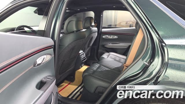 Genesis GV70 2021 — ფოტო 27/38