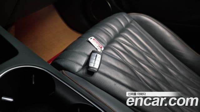 Genesis GV70 2021 — ფოტო 14/38