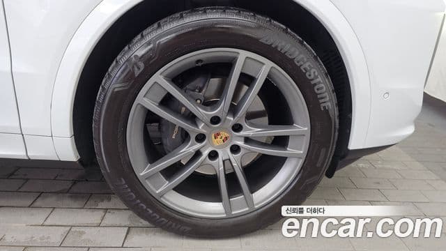 Porsche Cayenne 2023 — Photo 16/30
