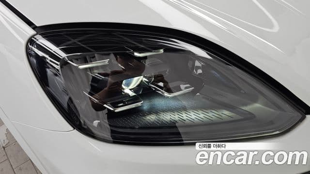 Porsche Cayenne 2023 — Photo 3/30