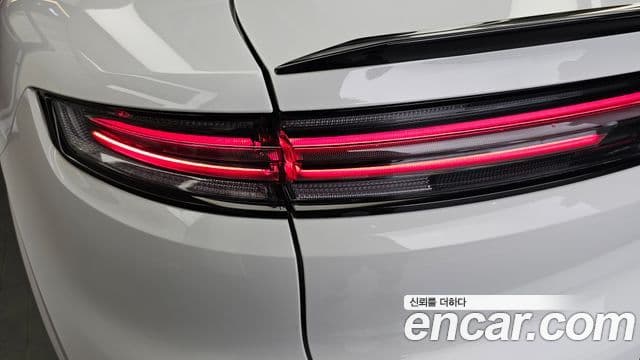 Porsche Cayenne 2023 — Photo 28/30