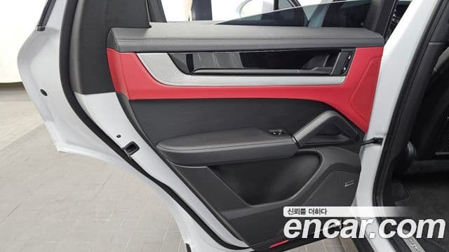 Porsche Cayenne 2023 — Photo 23/30