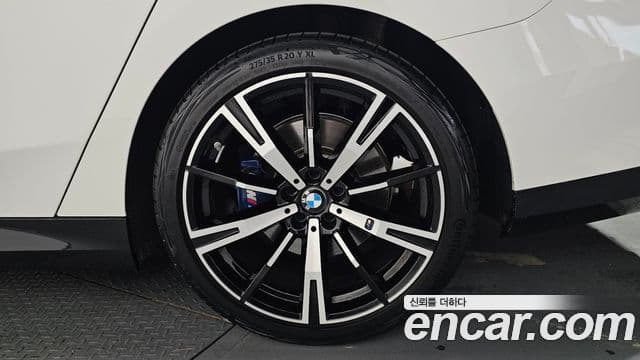 BMW 5 Series 2025 — Photo 11/34