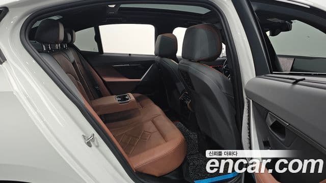 BMW 5 Series 2025 — Photo 25/34