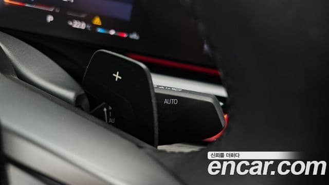 BMW 5 Series 2025 — Photo 14/34