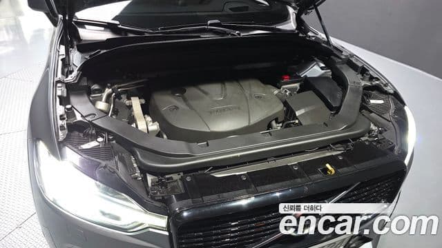 Volvo XC60 2019 — ფოტო 6/20