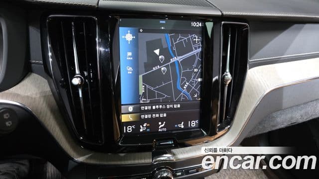 Volvo XC60 2019 — ფოტო 14/20