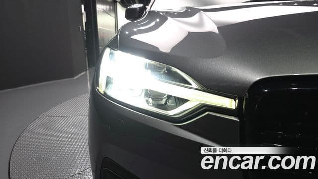 Volvo XC60 2019 — Photo 16/37