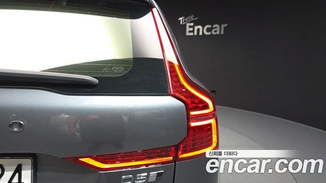Volvo XC60 2019 — Photo 3/37