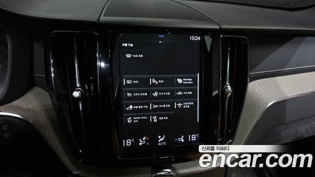 Volvo XC60 2019 — Photo 8/37