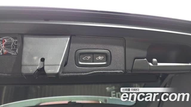 Volvo XC60 2019 — Photo 21/37