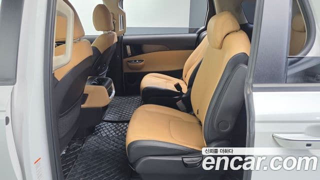 Kia Carnival 2022 — фото 13 из 20