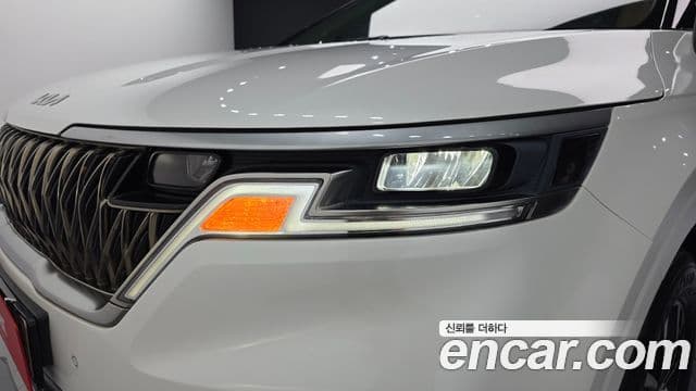 Kia Carnival 2022 — ფოტო 13/37