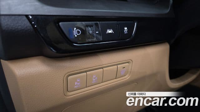 Kia Carnival 2022 — ფოტო 24/37