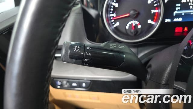 Kia Carnival 2022 — ფოტო 25/37