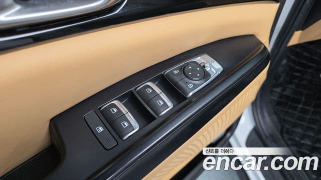 Kia Carnival 2022 — ფოტო 20/37