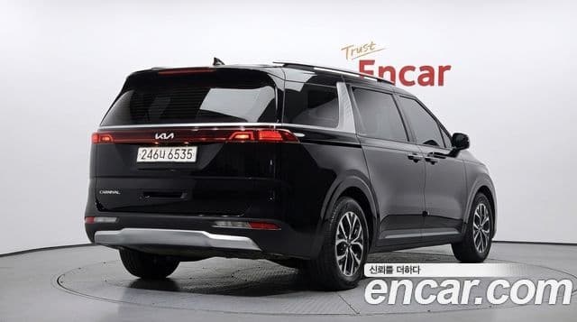 Kia Carnival 2023 — фото 2 из 20