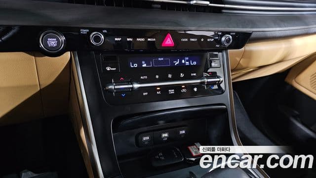 Kia Carnival 2023 — фото 17 из 20
