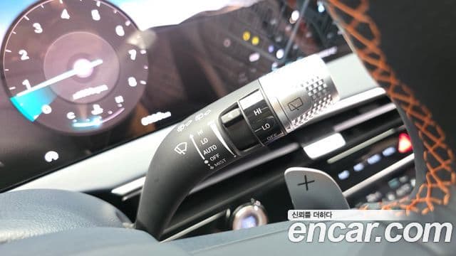 Genesis GV70 2024 — Photo 35/39