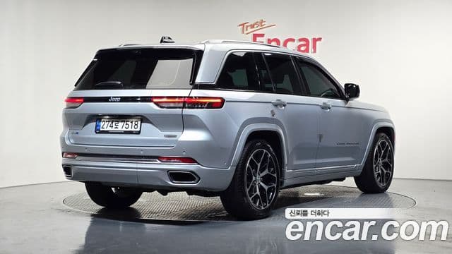 Jeep Grand Cherokee 2023 — фото 2 из 20