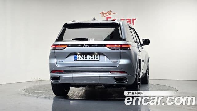Jeep Grand Cherokee 2023 — ფოტო 4/20