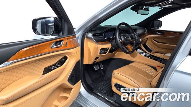 Jeep Grand Cherokee 2023 — ფოტო 10/20