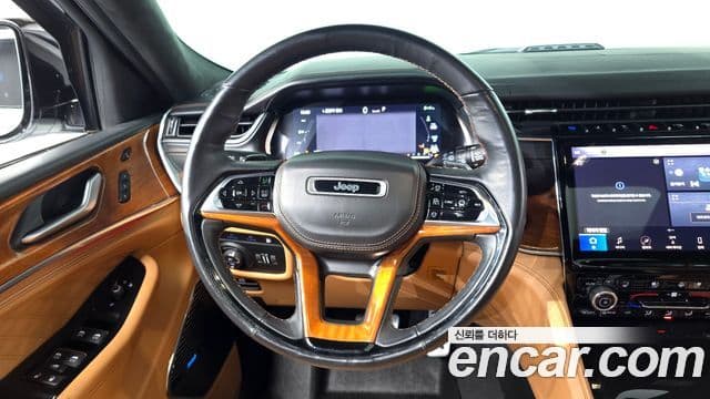Jeep Grand Cherokee 2023 — Фото 13/20