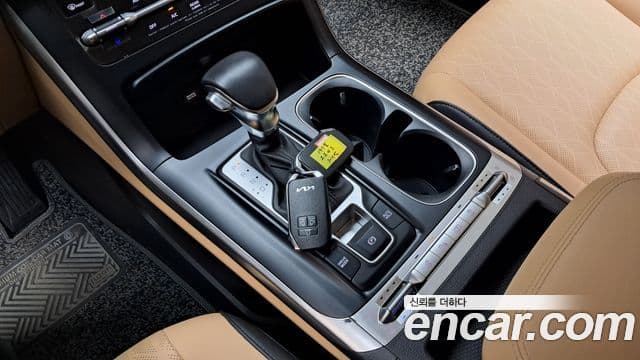 Kia Carnival 2022 — фото 9 из 20