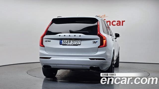 Volvo XC90 2019 — ფოტო 4/20