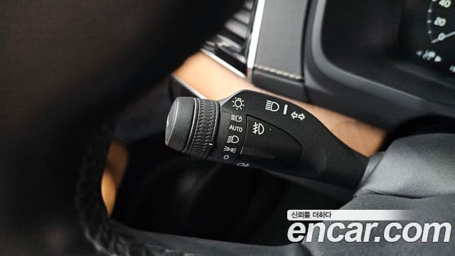 Volvo XC90 2019 — ფოტო 18/20