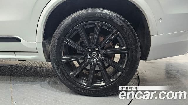 Volvo XC90 2019 — Photo 18/30