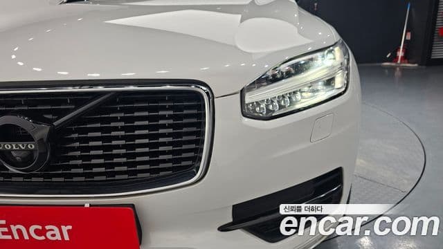 Volvo XC90 2019 — Photo 26/30
