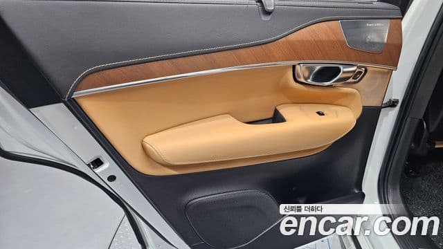 Volvo XC90 2019 — Photo 22/30