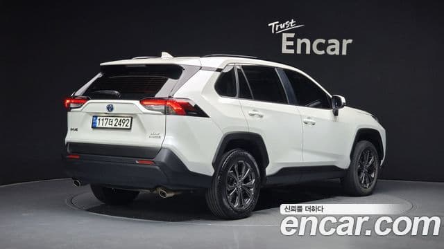 Toyota RAV4 2022 — Şəkil 2/20