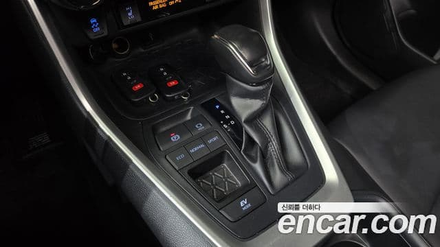 Toyota RAV4 2022 — Şəkil 9/20