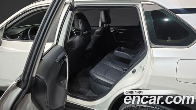 Toyota RAV4 2022 — фото 11 из 20
